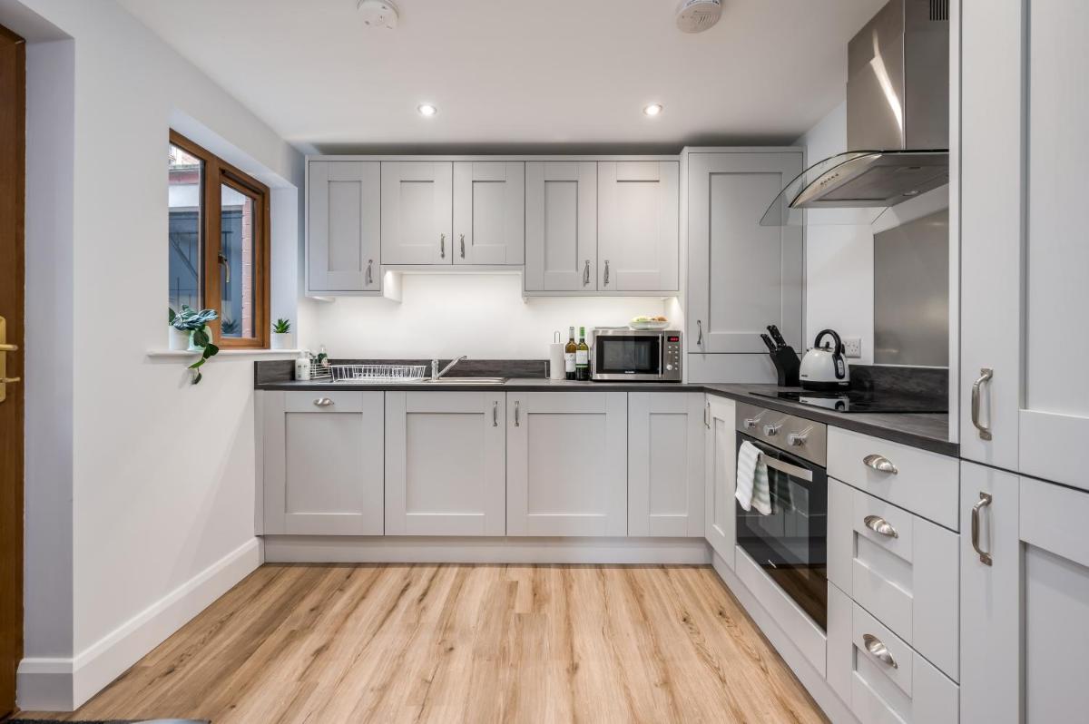 Windsor Drive Townhouse - Housity