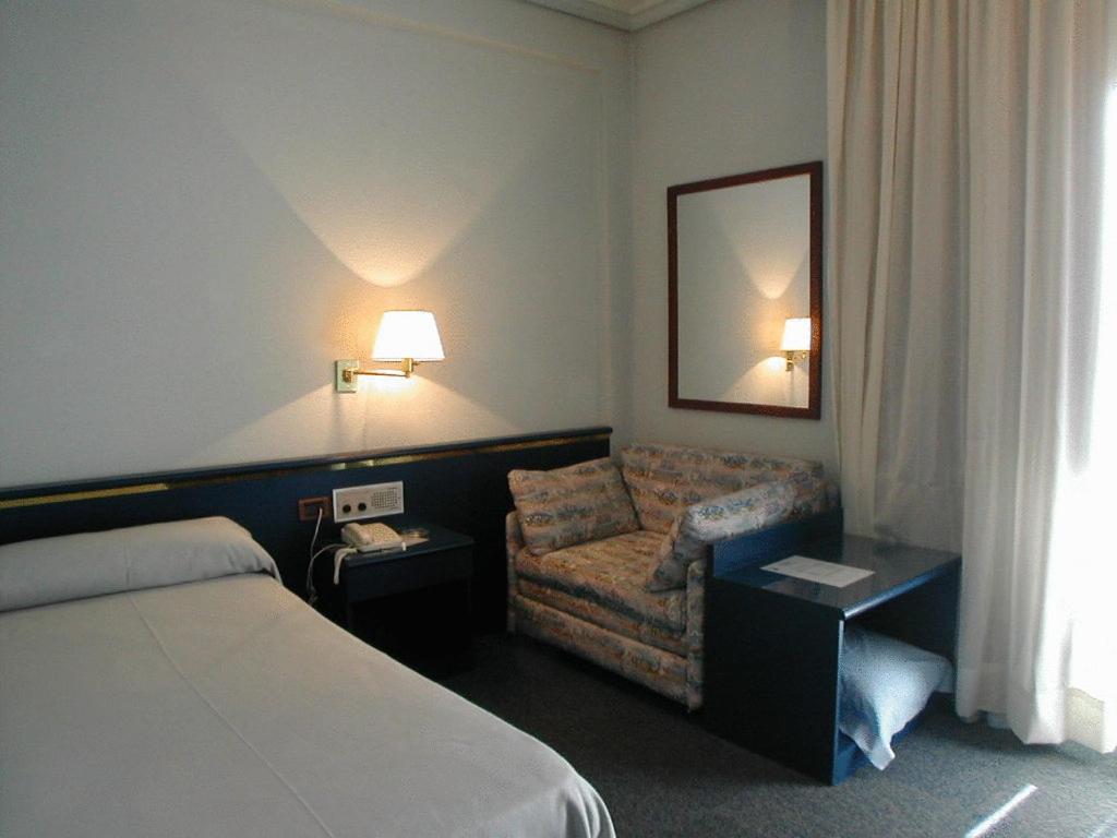 Hotel Rey Sancho Ramírez - Housity