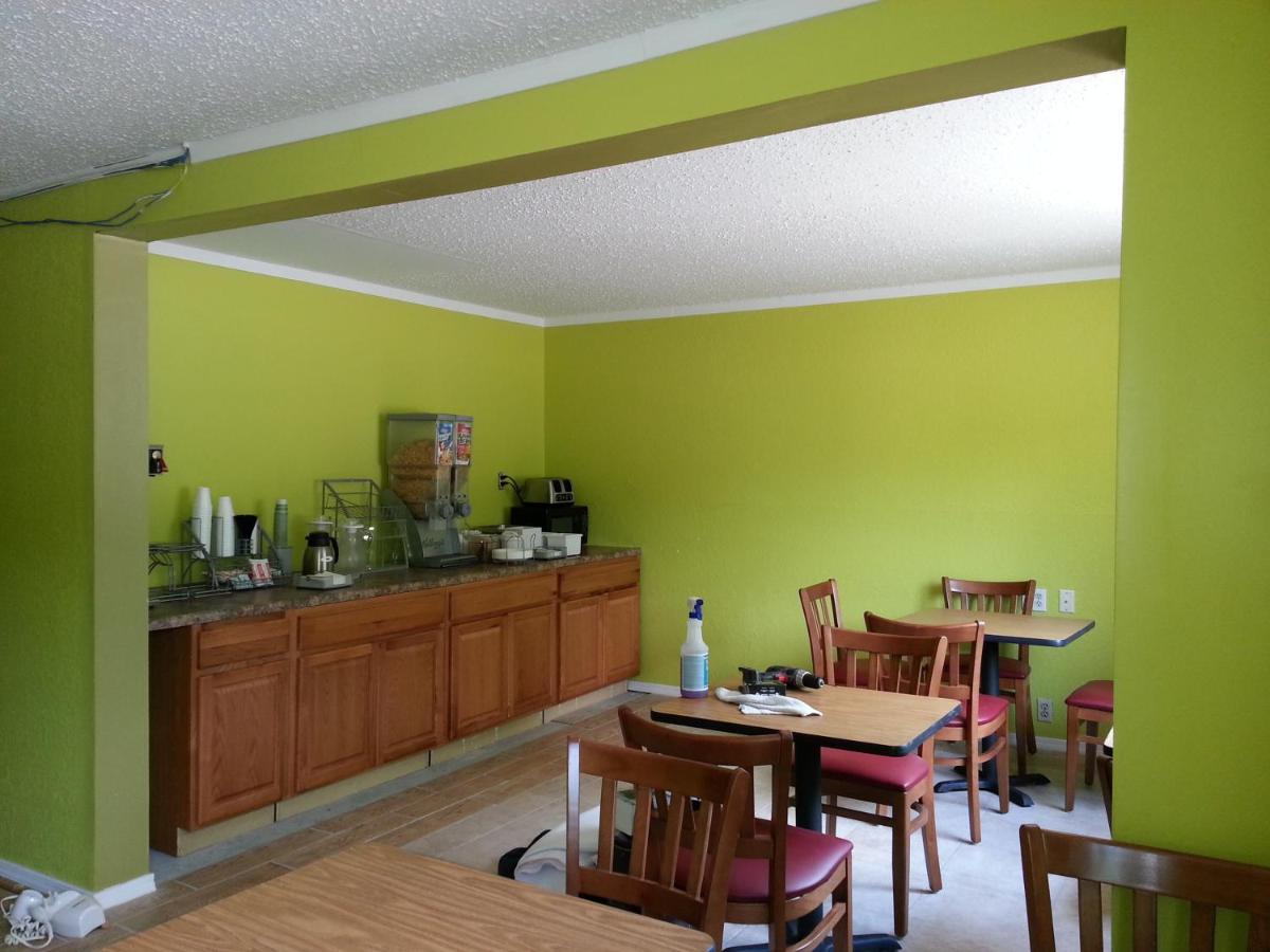 Super 8 by Wyndham Bath Hammondsport Area - Housity