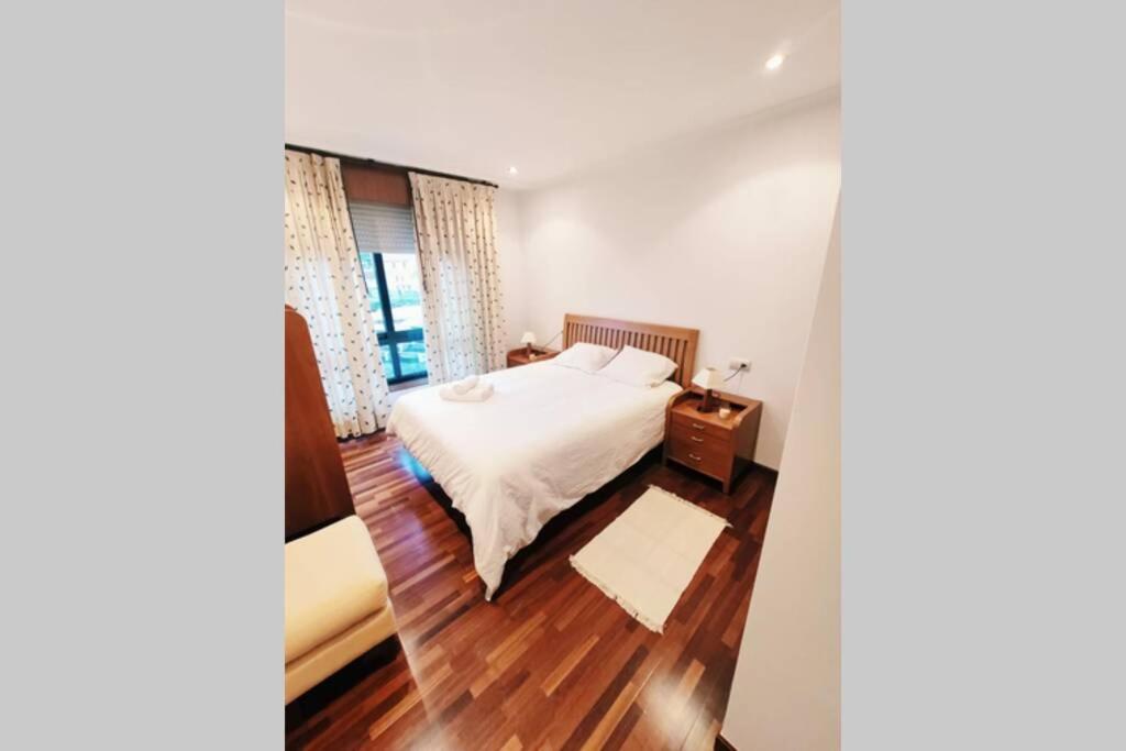 Piso Céntrico con Terraza y Garaje Para Tu Familia - Housity