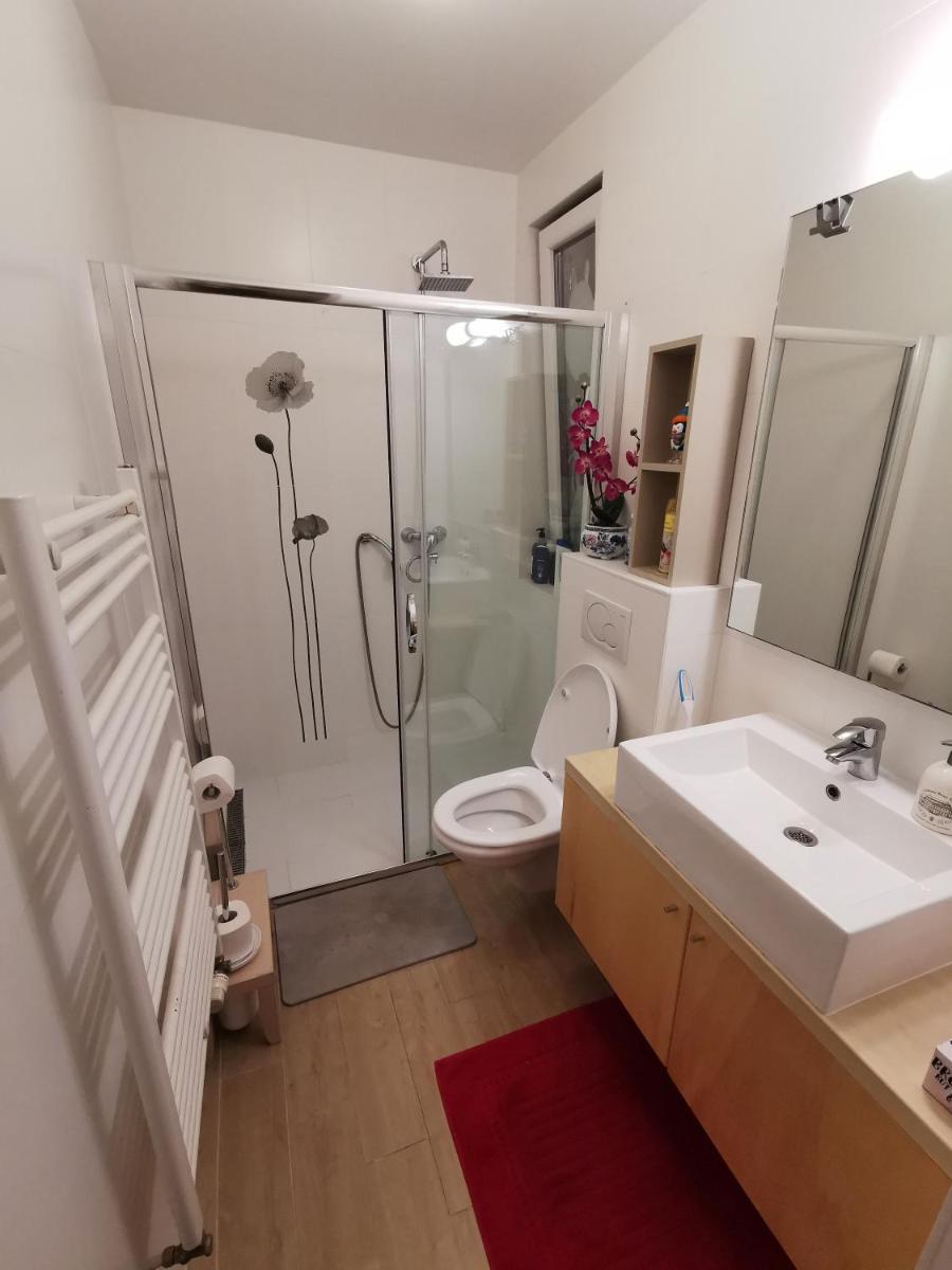 Suitetrails - Le Divan Rouge apartement, next Atomium & Expo