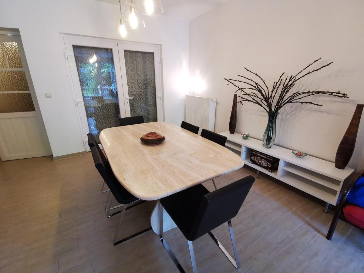 Suitetrails - Le Divan Rouge apartement, next Atomium & Expo