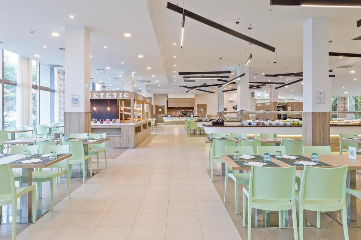 Un restaurante o sitio para comer en Sol Costa Daurada