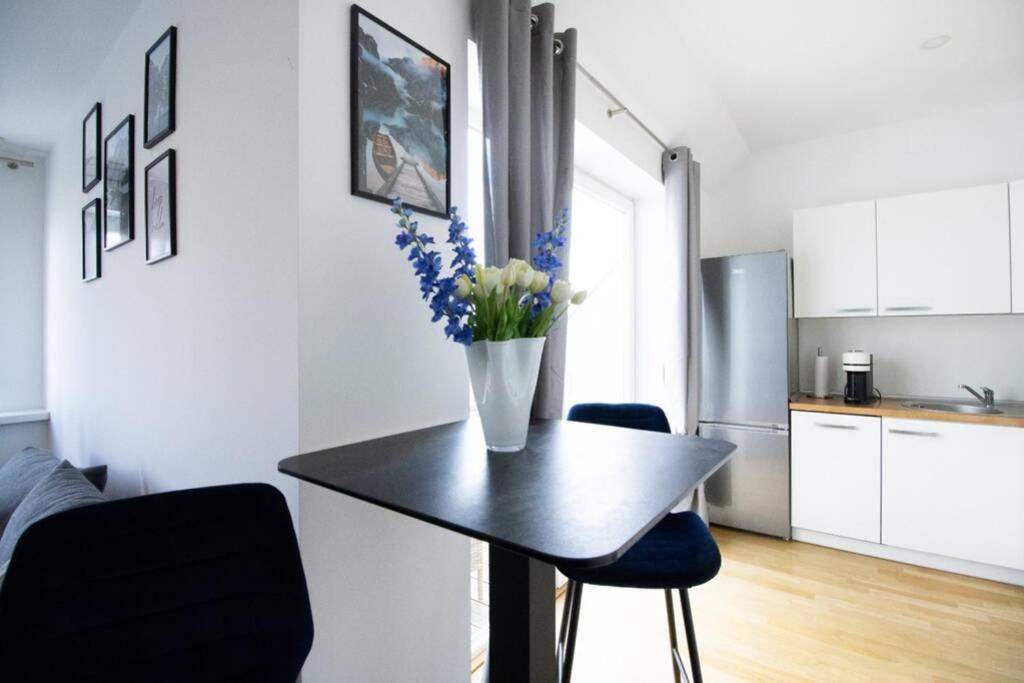 Sunny & cozy Penthouse with Balcony DG4 - Housity