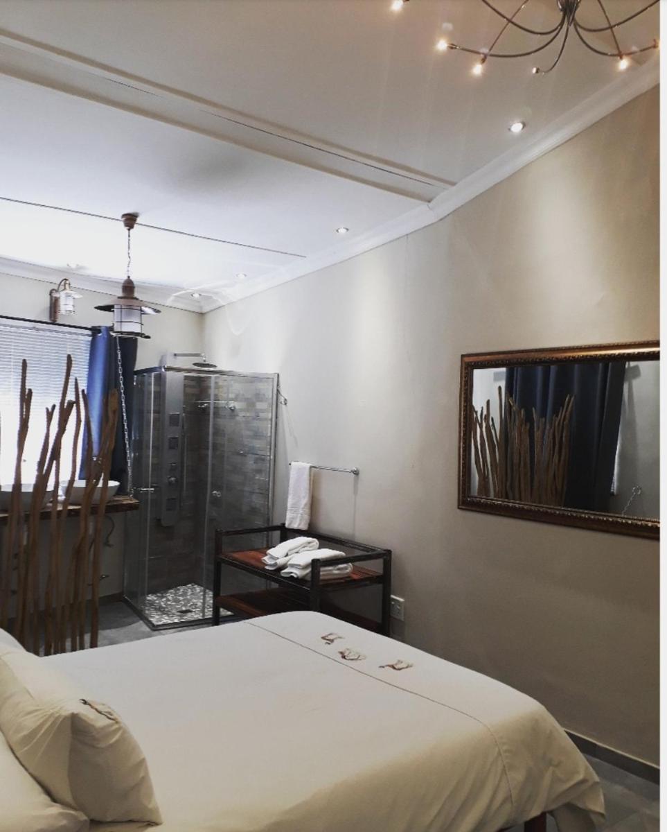 Bateleur Self Catering cc - Hizvo