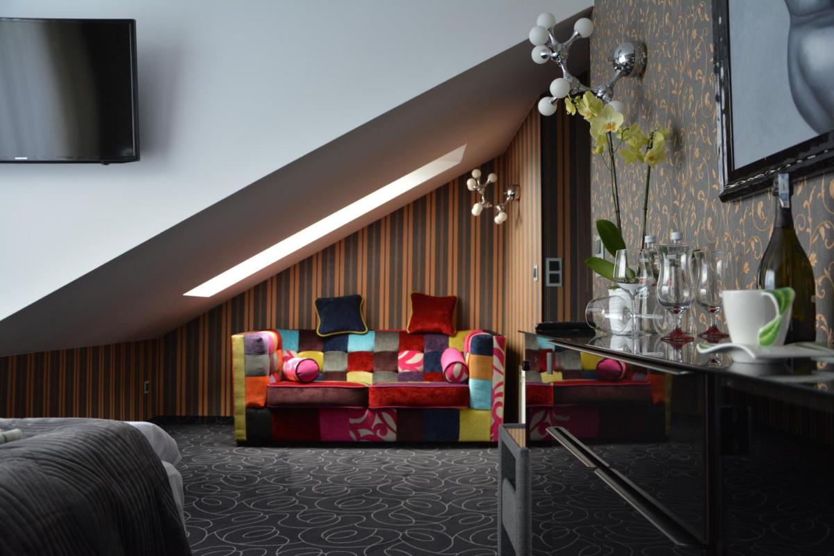 Alex Palace - Housity