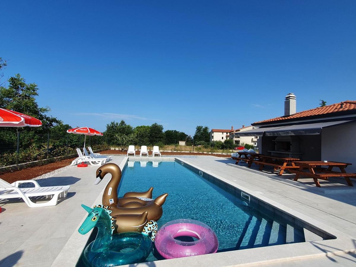 House Lucija Family apartments for max 6 persons with pool in Poreč - Housity