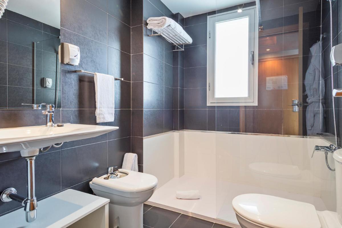 Un baño de Hotel Balneario Playa de Comarruga