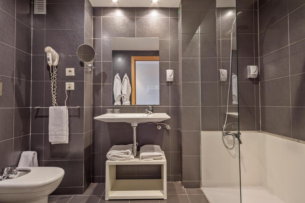 Un baño de Hotel Balneario Playa de Comarruga