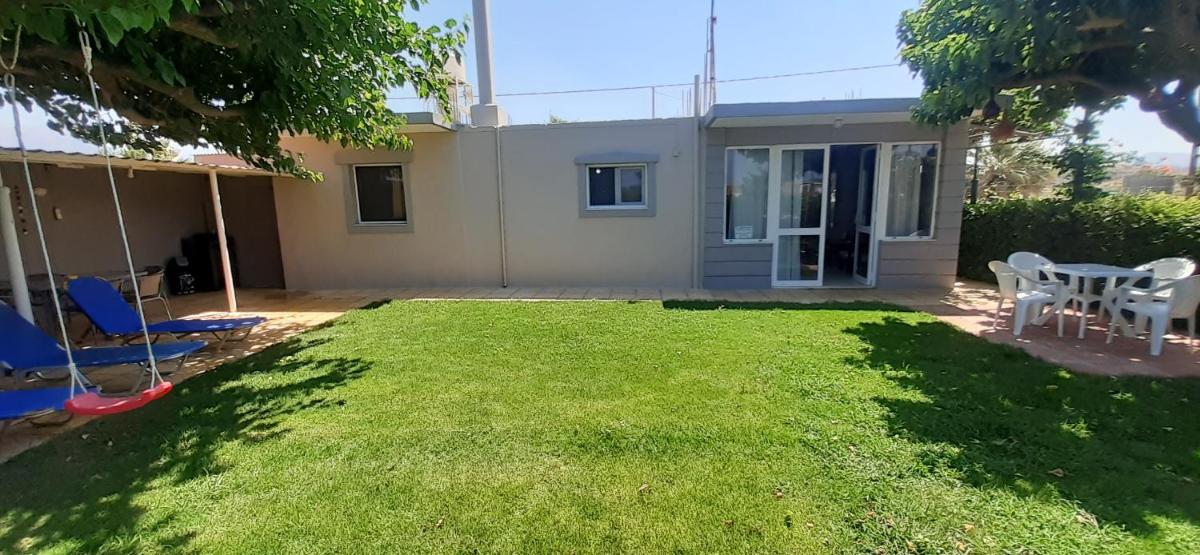 Petrakis Afrathias garden house - Housity