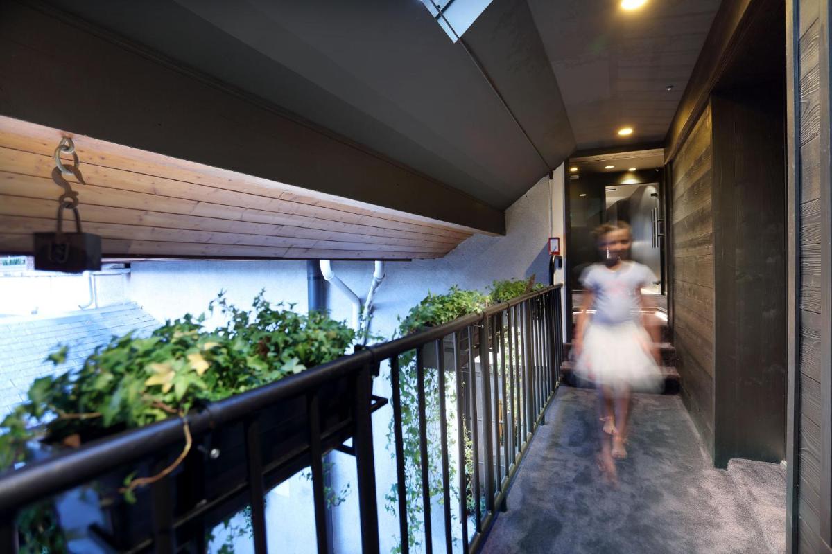 Clients de l'établissement Petit Hôtel Confidentiel