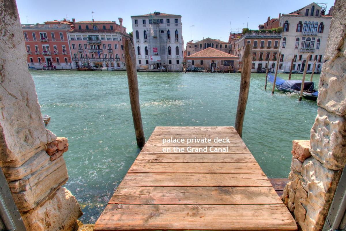 MOCENIGO~CanalGrande aperitif - Housity