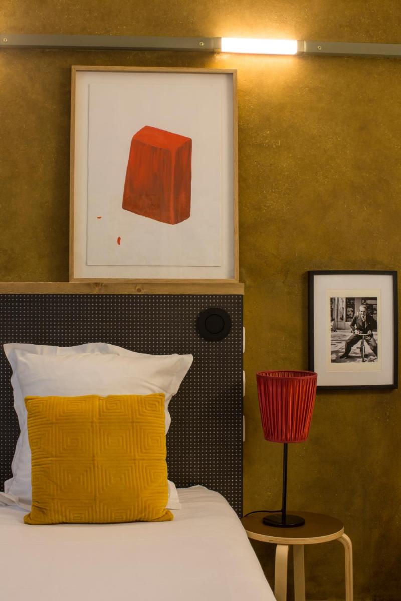 Un ou plusieurs lits dans un hébergement de l'établissement Hôtel La Nouvelle République & Hammam