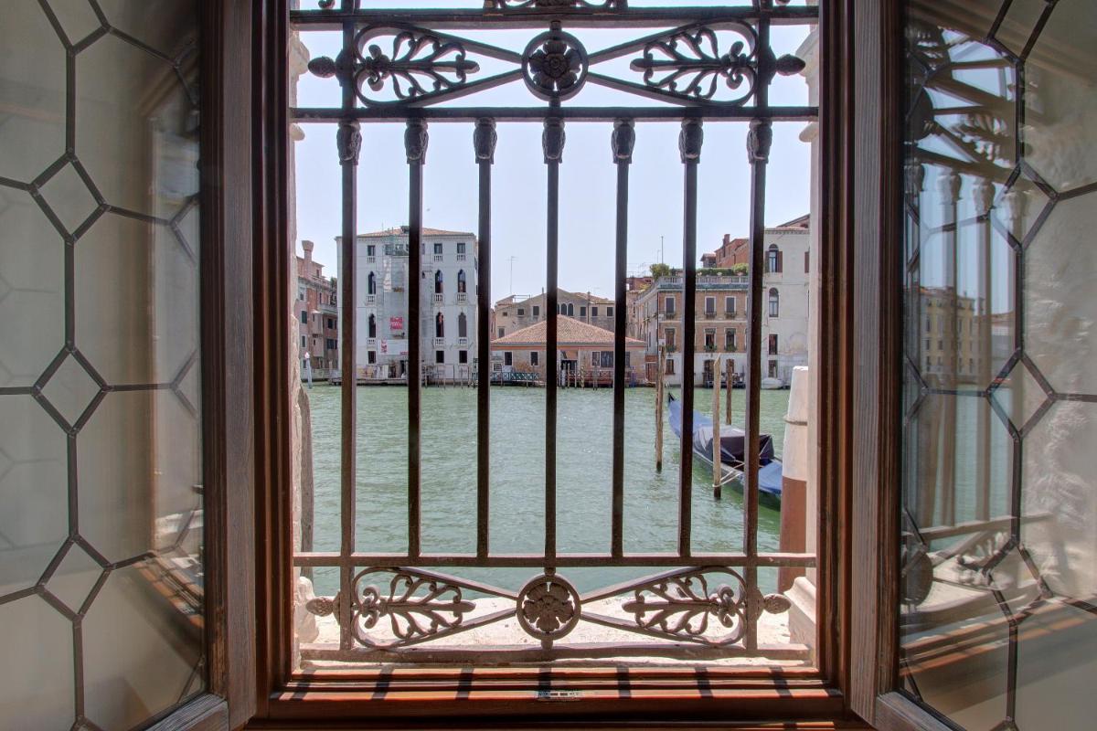 TRIBUNO Grand Canal - Housity