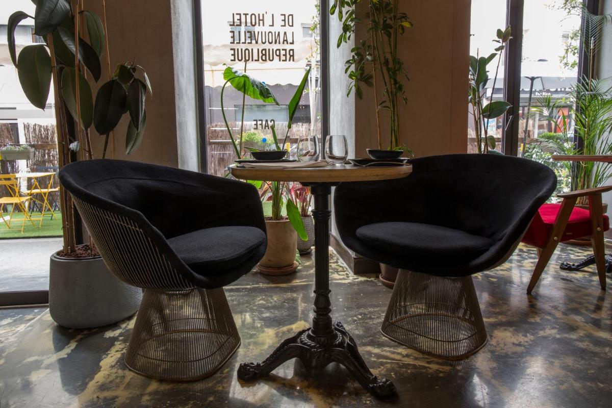 Coin salon dans l'établissement Hôtel La Nouvelle République & Hammam