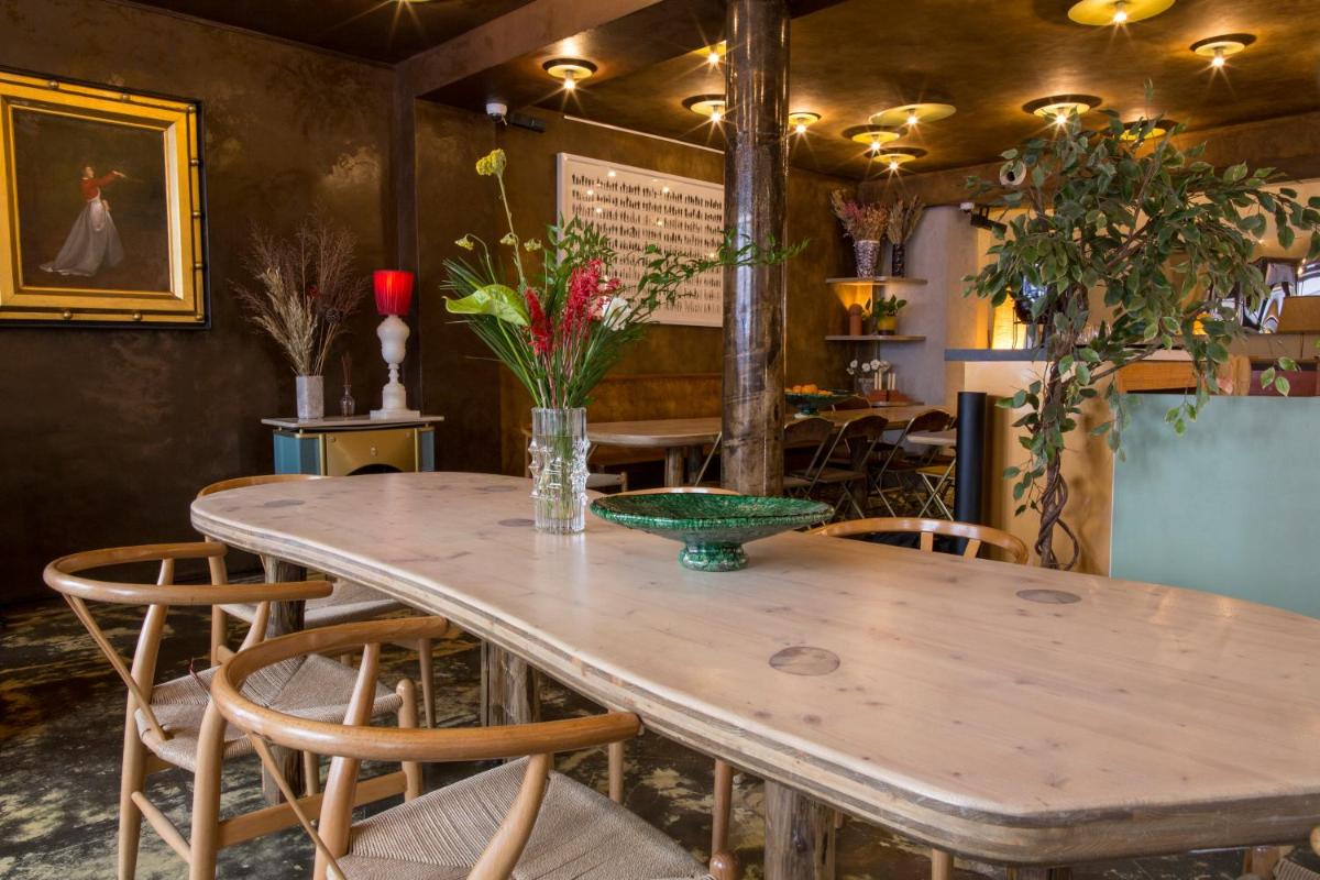 Restaurant ou autre lieu de restauration dans l'établissement Hôtel La Nouvelle République & Hammam