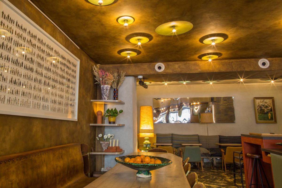 Salon ou bar de l'établissement Hôtel La Nouvelle République & Hammam
