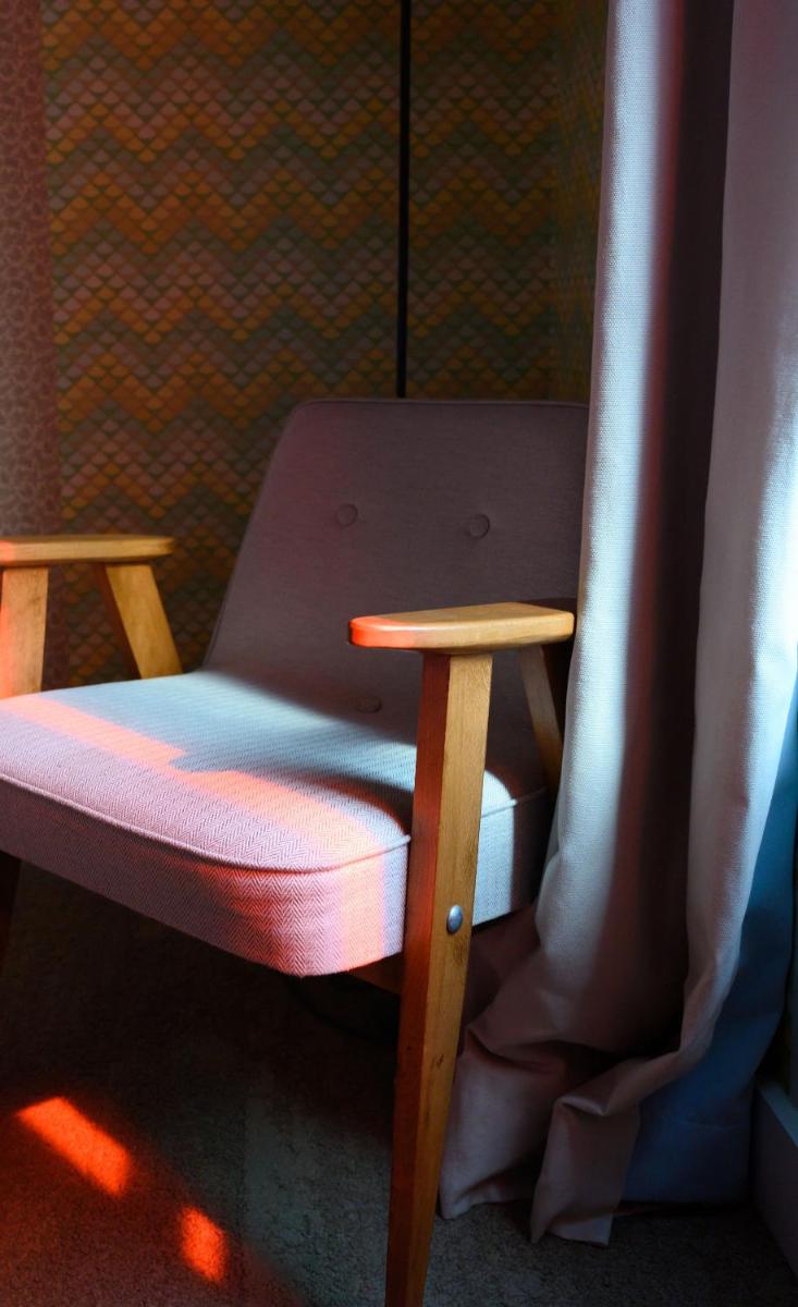 Coin salon dans l'établissement Hôtel La Nouvelle République & Hammam