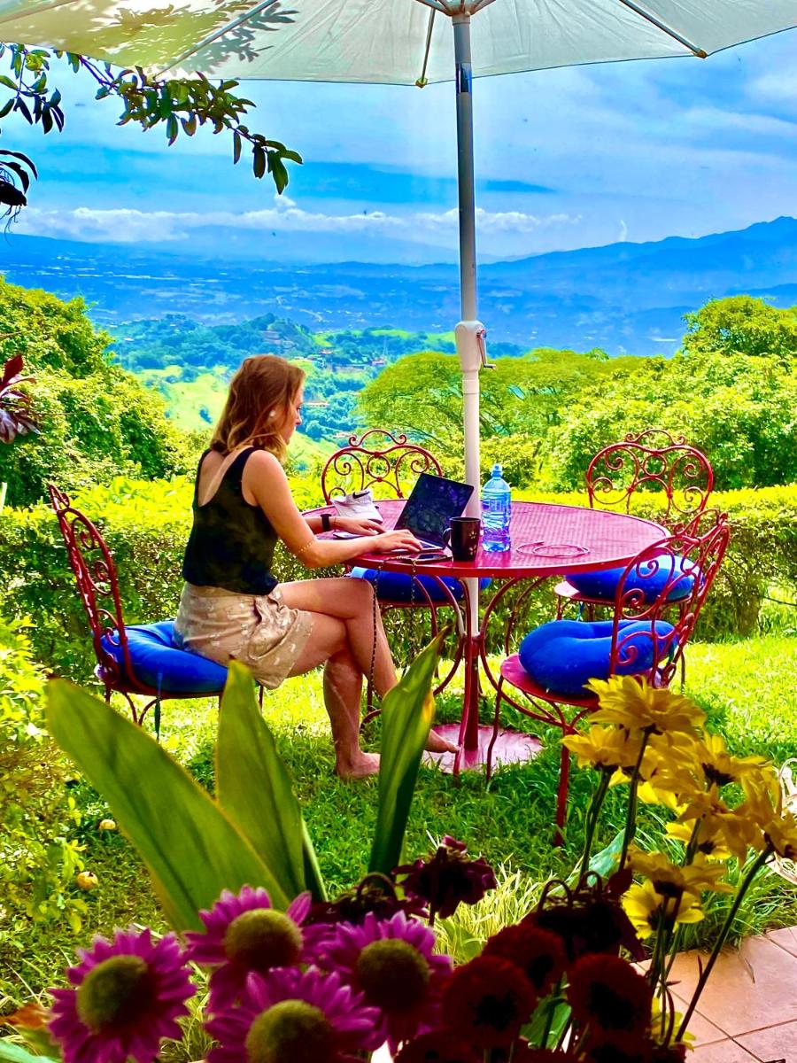 Magic Mountain Views Villa - Housity