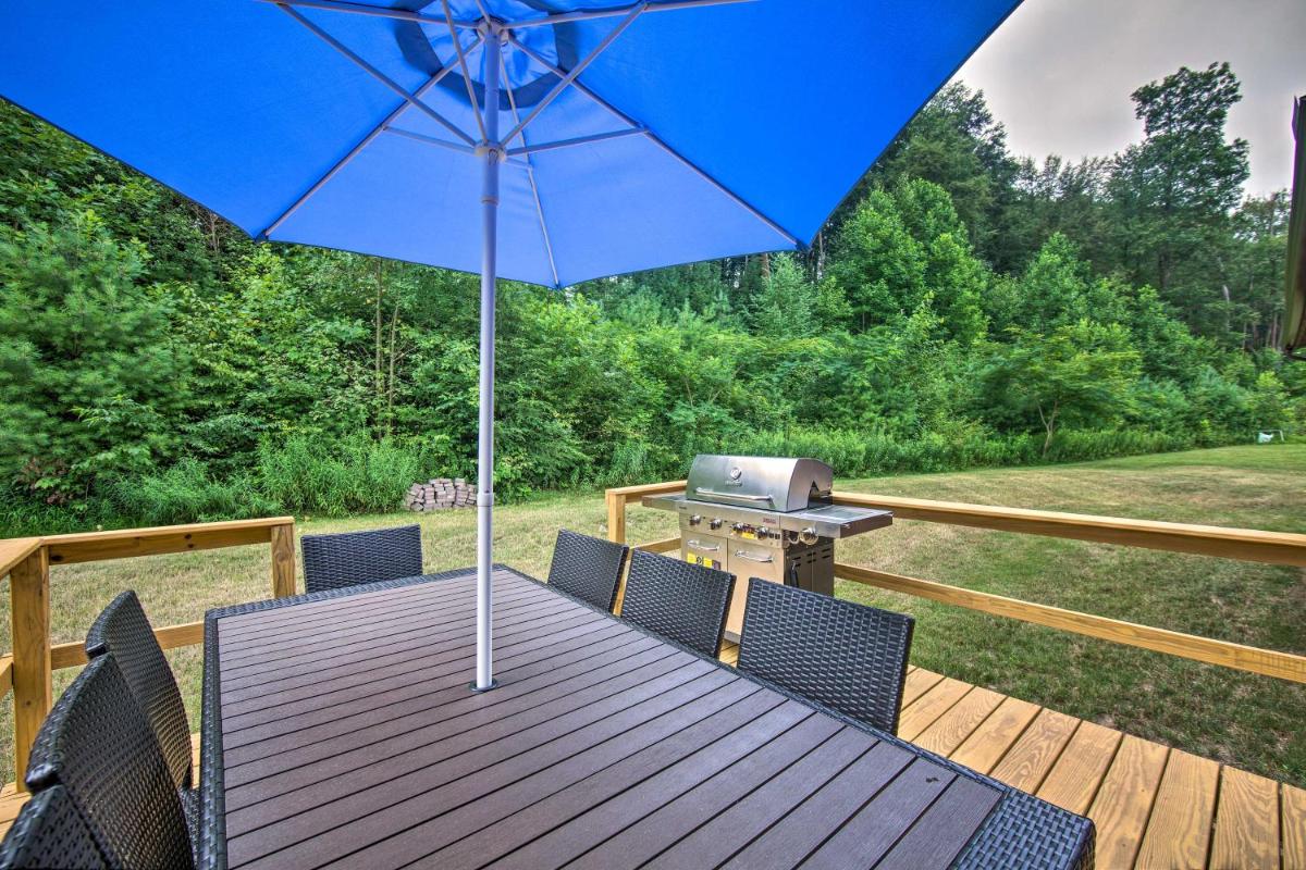 Cozy Family-Friendly Pine Grove Cabin with Fire Pit! - Housity