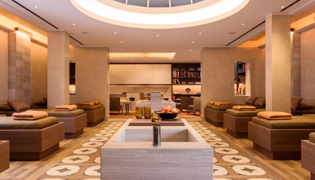 Ein Sitzbereich in der Unterkunft Althoff Seehotel Überfahrt