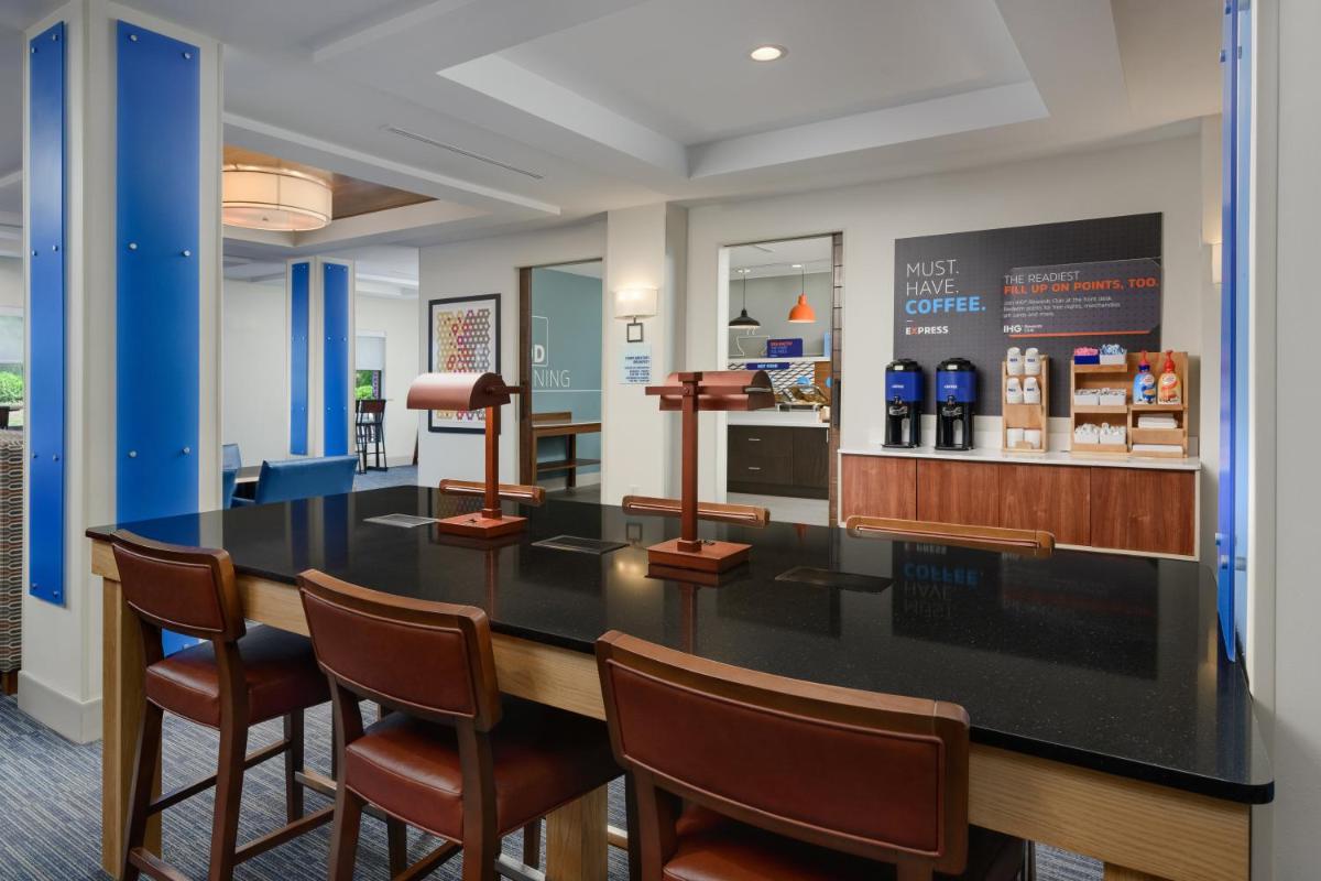 Holiday Inn Express - Tullahoma by IHG - Housity