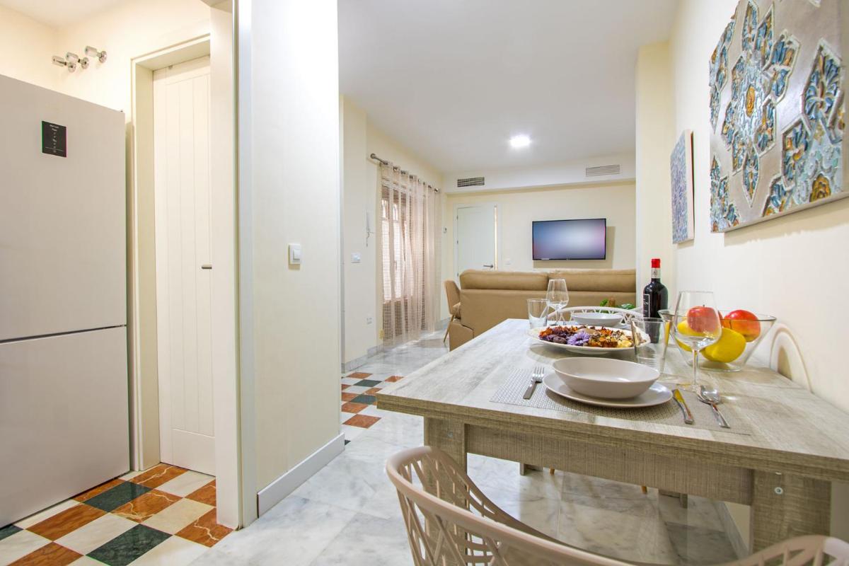 Charming Corners Romero - Housity