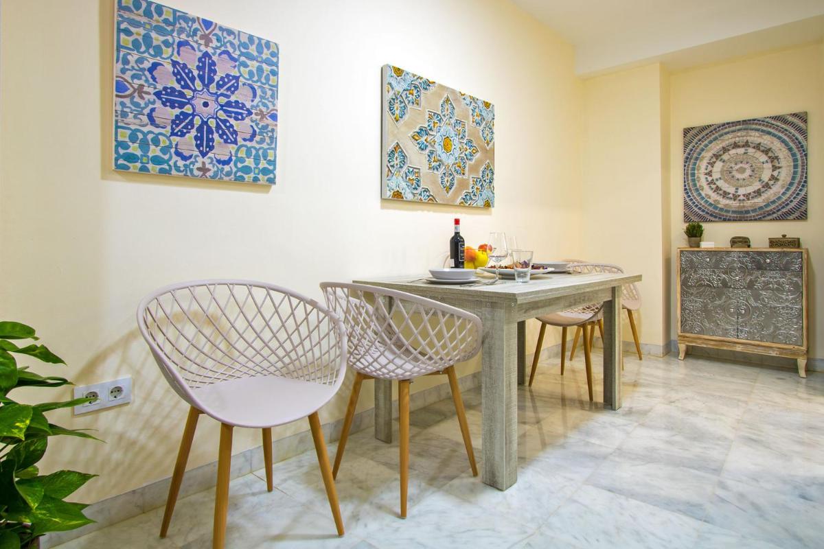 Charming Corners Romero - Housity