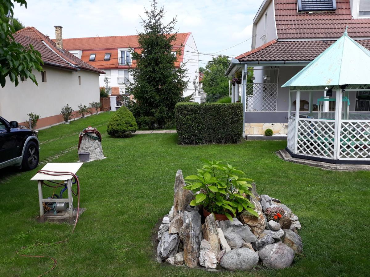 Lina Apartmanok - Housity