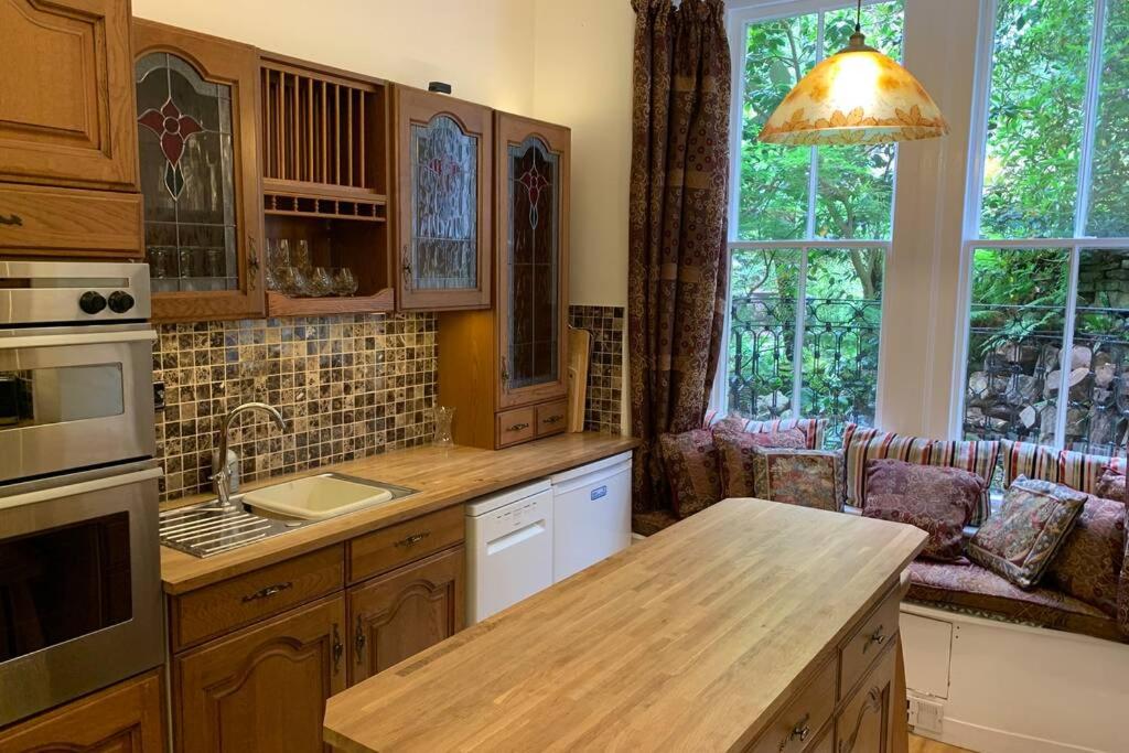 Luxurious Apartment in Historic Mansion - Sleeps 7 - Housity