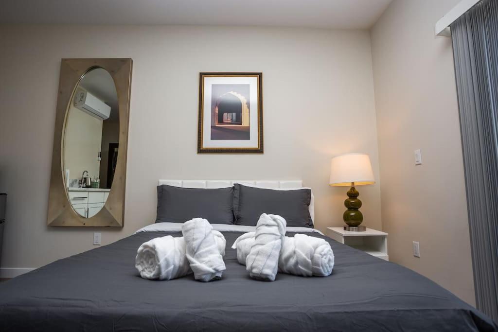 Awesome Balboa and Downtown View with Cozy Patio - Housity