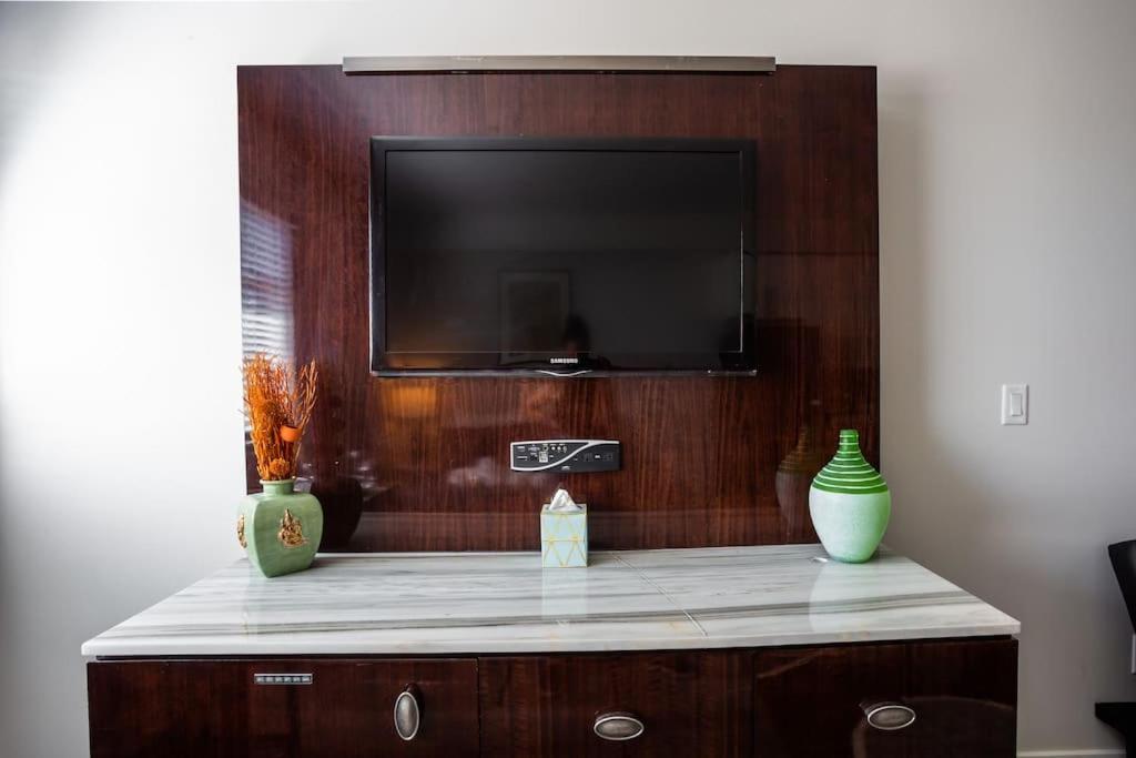 Lovely Studio w Full Kitchen in Heart of San Diego - Housity