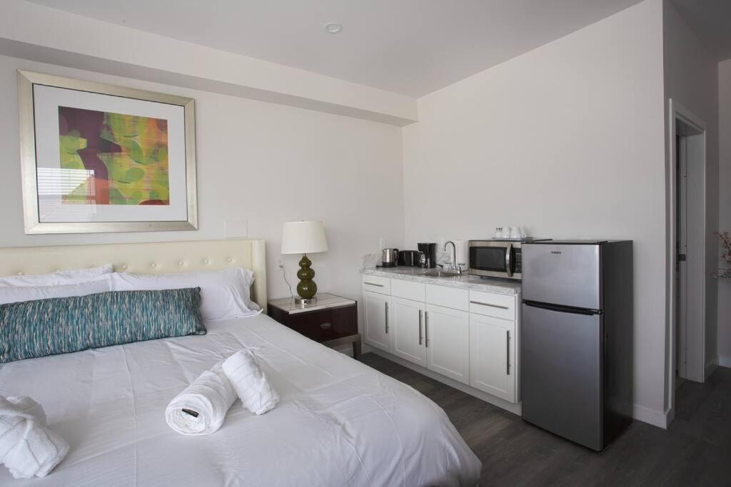 Downtown View 4 Sleepers Studio- Great for Getaway - Housity