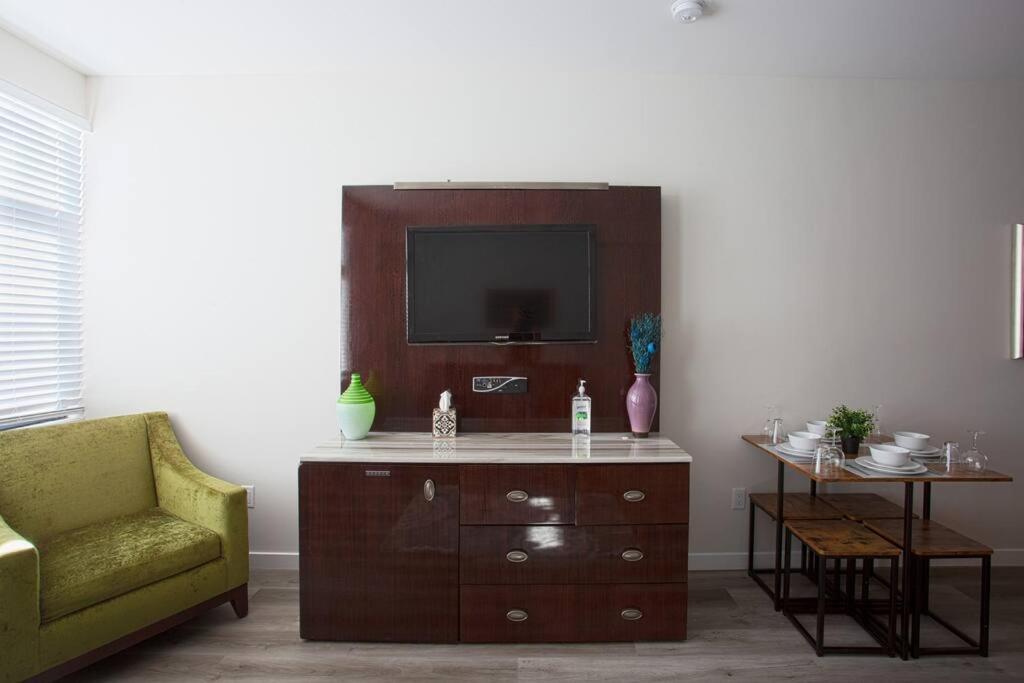 One Bedroom Apartment with SD Downtown View - Housity
