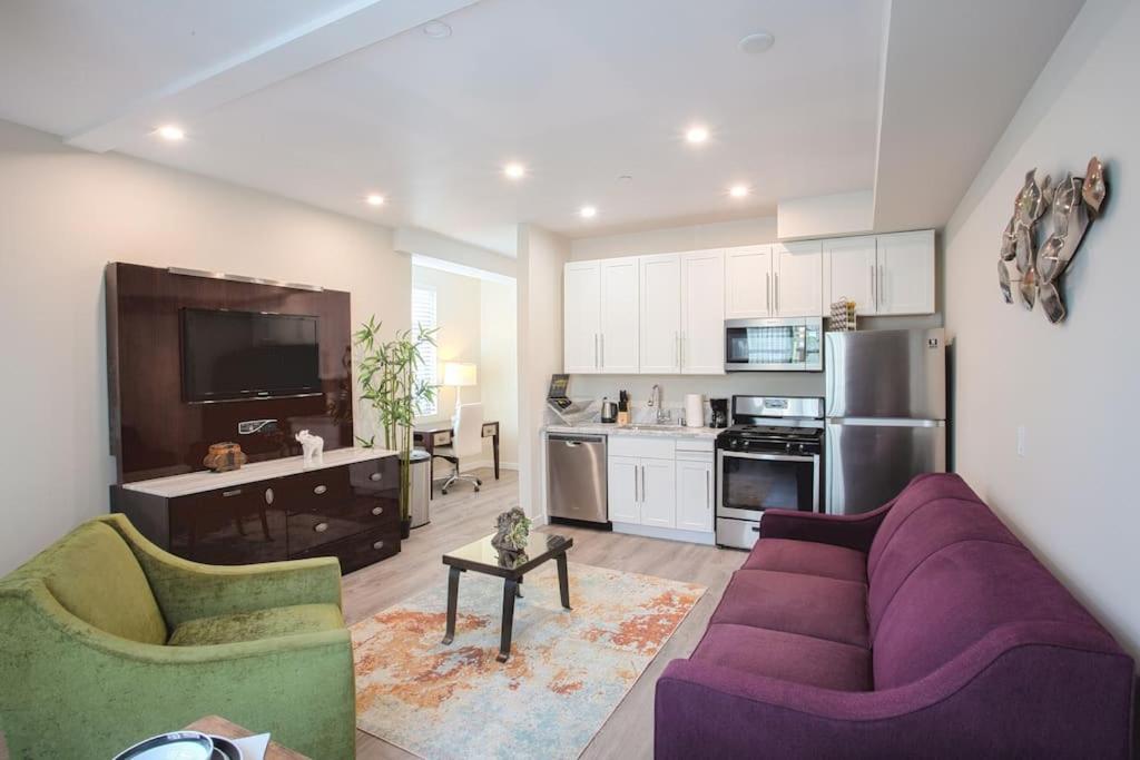 Luxurious One Bedroom Suite with Balboa Park View - Housity