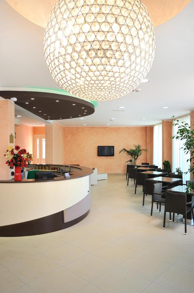 Hotel Favorita Easy Stay Room Only - Housity