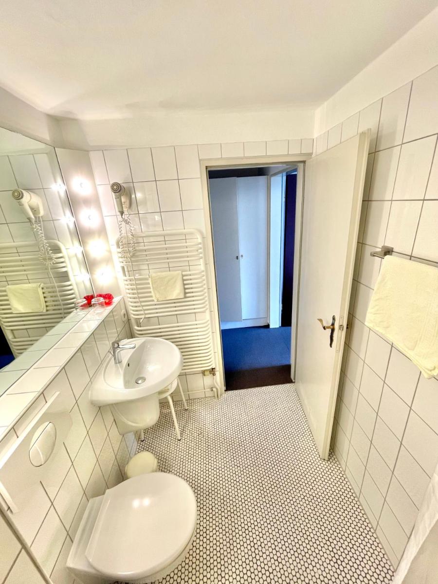Hotel Pension Linz - Housity