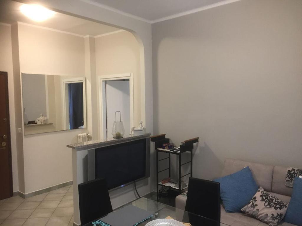 APPARTAMENTO SANTA RITA CORSO COSENZA 1 minuto INALPI ARENA concerti ex Palaalpitour 8 min dal centro 7 Min Ospedale Molinette 6 min Politecnico parcheggio libero gratuito - Housity