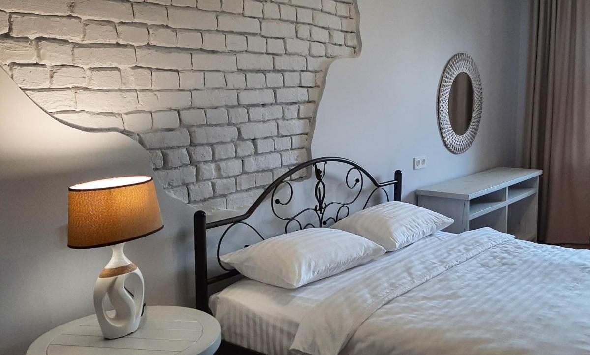 Гетьманські палати , Старе місто, 2 спальні, балкон-тераса , 85 м кв - Housity