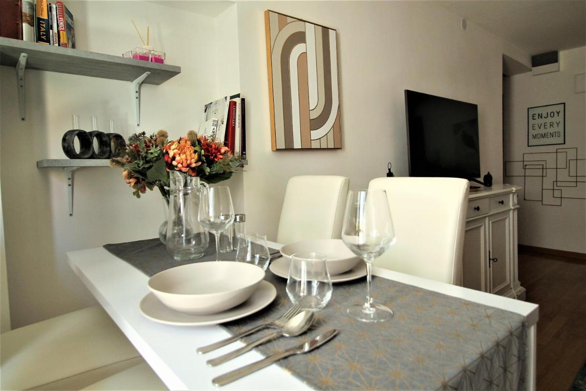 Charming canal view San Marco apartment - Housity