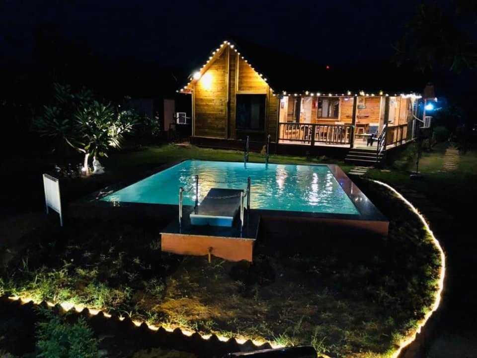 TP FarmVille 3BHK All meals Included - Housity