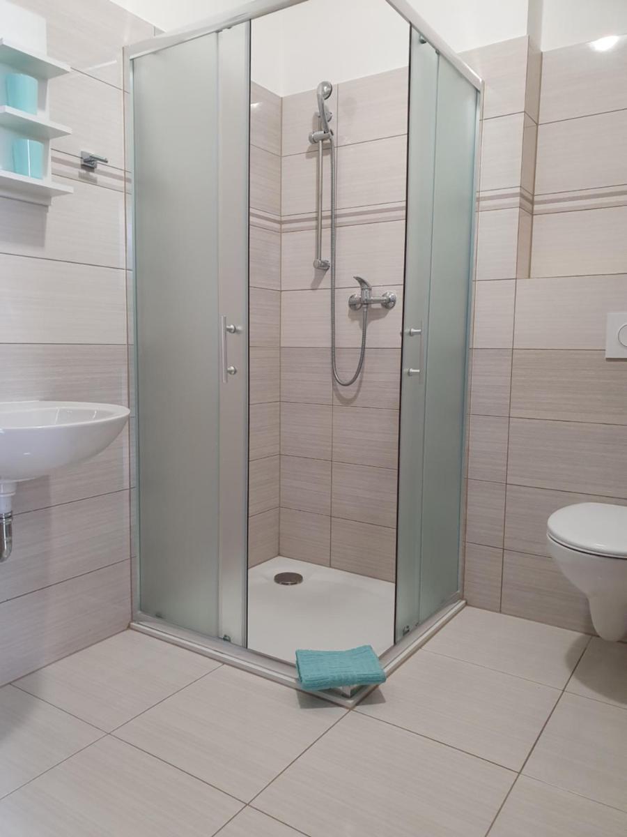 HOTELOVÉ UBYTOVÁNÍ U RADNICE - Housity