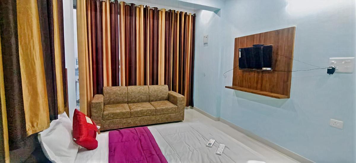 Hotel Comfort Inn Homestay - Housity