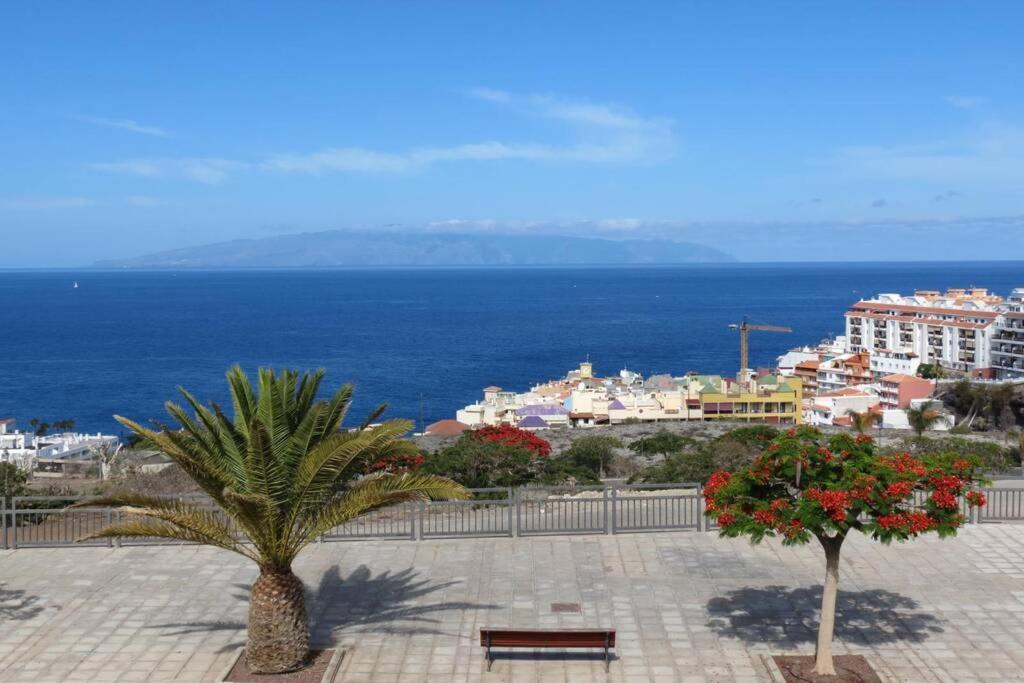 Luxury House with 3 Bedrooms, Sea Wiew and Swimming Pool in a quiet Residence - Housity