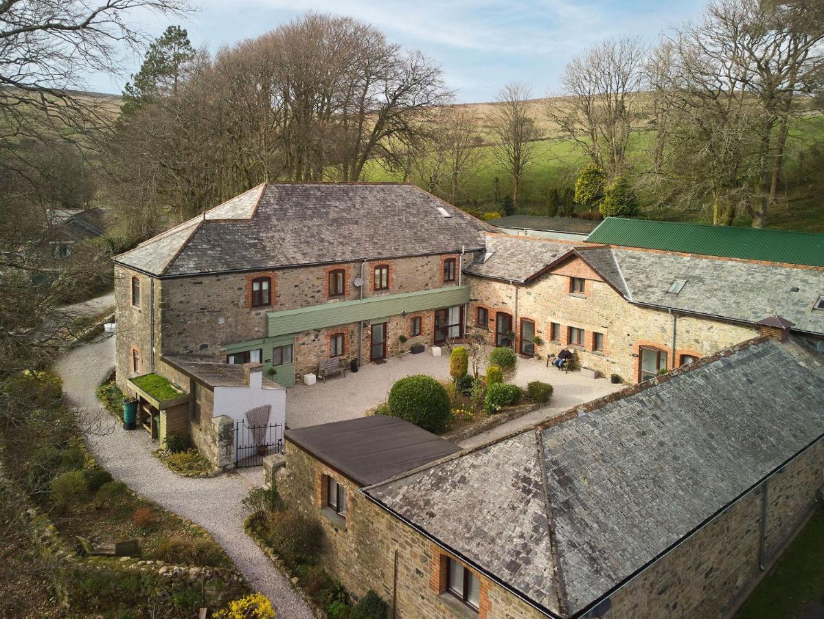 The Parlour - The Cottages at Blackadon Farm - Housity