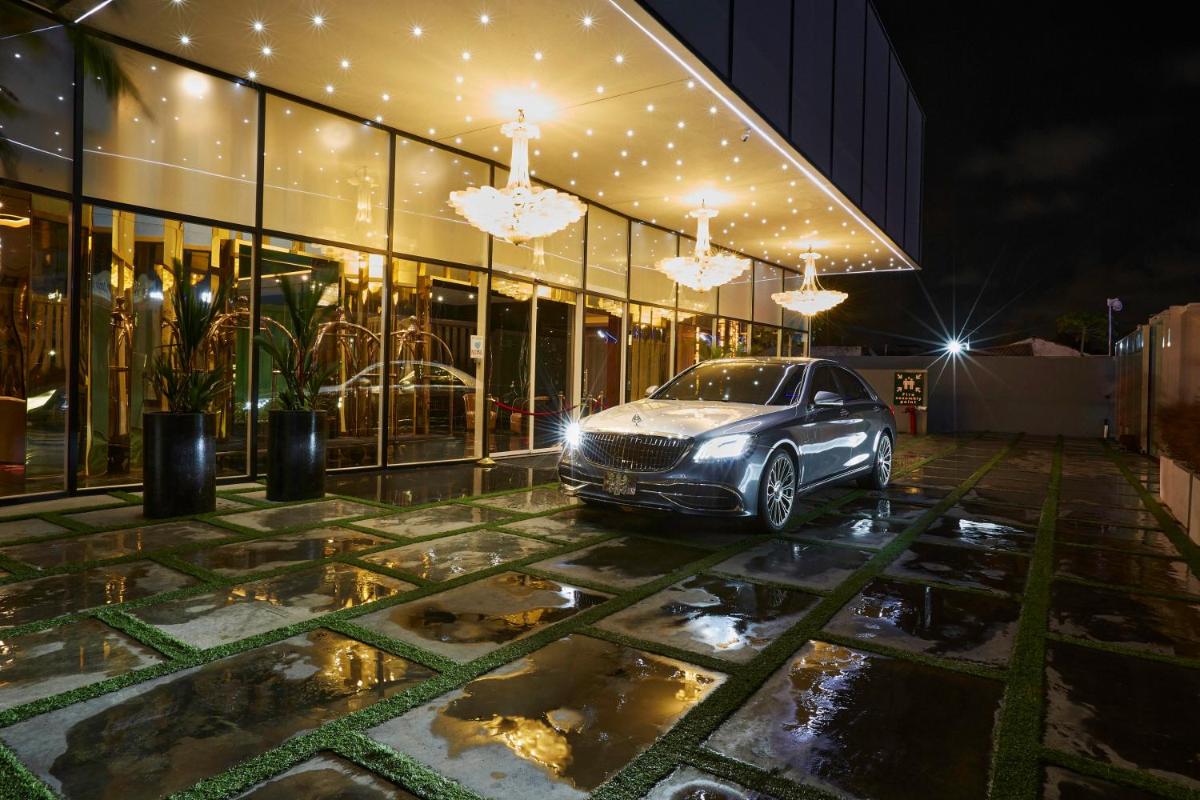 Number One Oxford Street Hotel & Suites - Housity