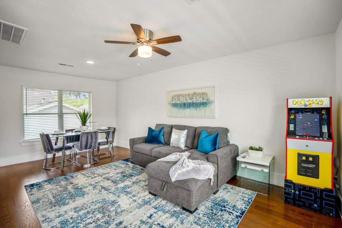 Universal Apartment at East Downtown - Housity