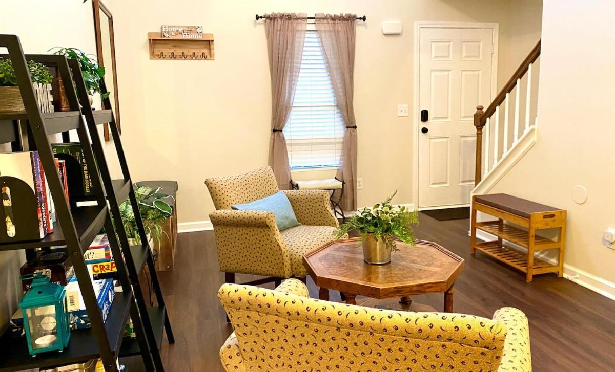Spacious & comfy home in ultra-convenient location - Housity