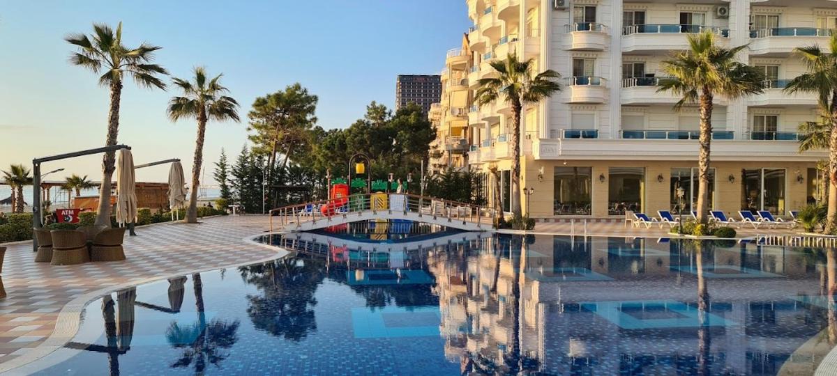 Deluxe Private Apartment next to Grand Blue Fafa resort Golem - Housity