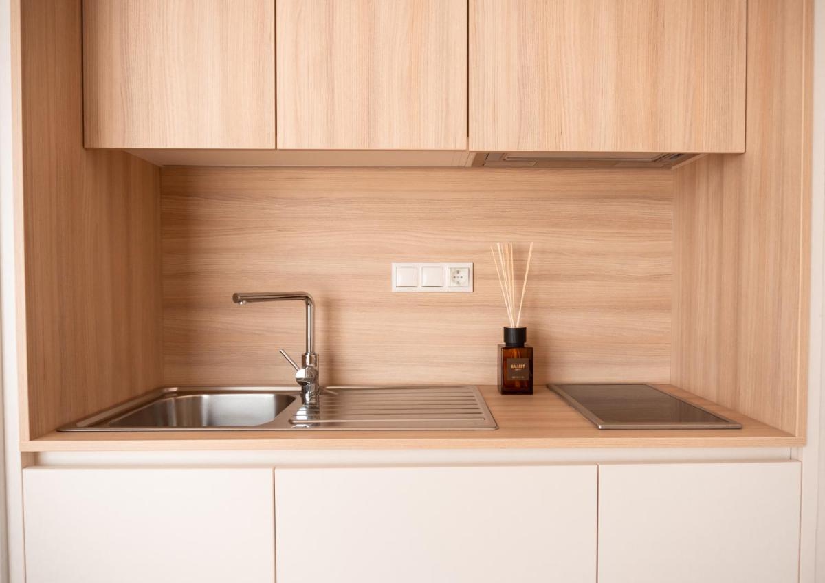 Una cocina o zona de cocina en Portomar Apartments - 4-Star Superior Hotel
